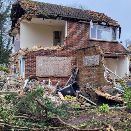 PHOTO-2025-05-22-22-50-37-1-rirt4hba7uhumpqa3fs269webd8fyy34irh1ksgk5w